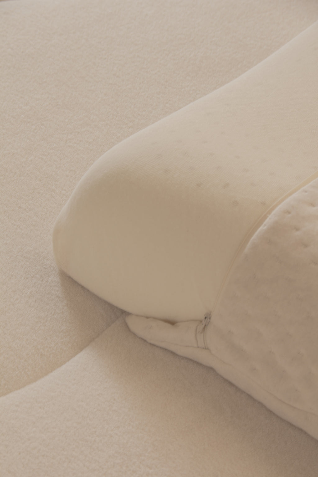 Vespera Pillow Nest